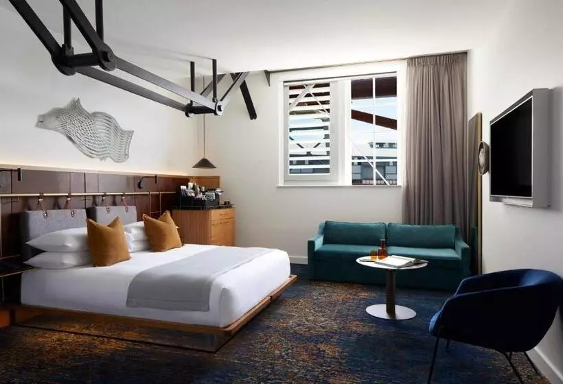 Deluxe Room King Size Bed