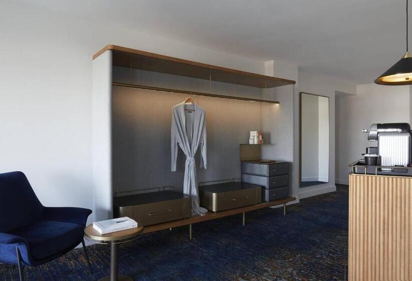 سوییت, Pier One Sydney Harbour, Autograph Collection