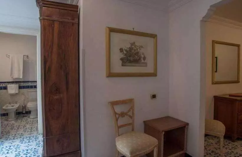 اتاق اکونومی, Posa Posa