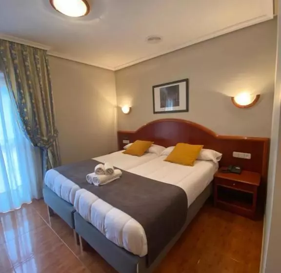 スタンダードトリプルルーム, Apartamentos Peña Santa