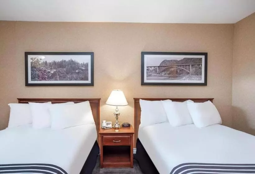 اتاق استاندارد با 2 تخت دوبل, Sandman Hotel Castlegar