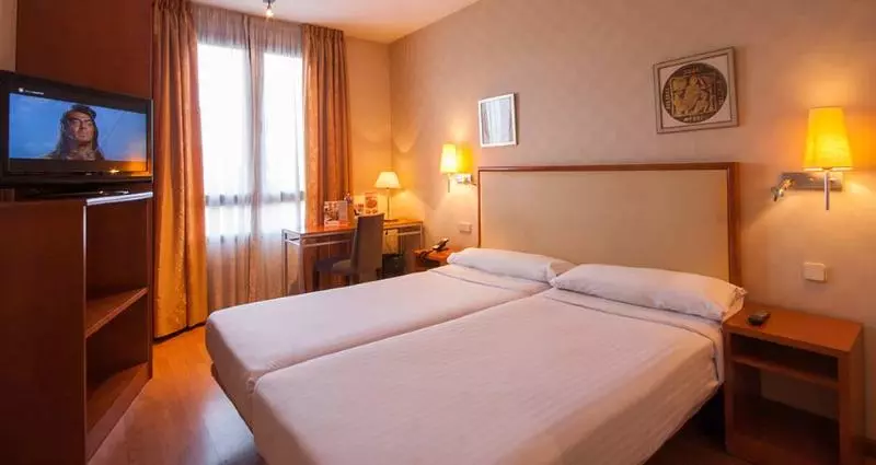Habitación Estándar, Th Boadilla