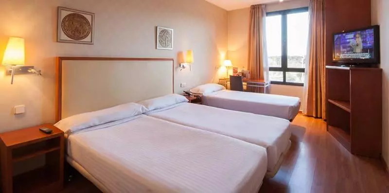 Habitación Triple Estándar, Th Boadilla