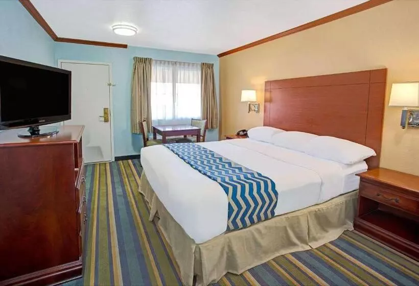 اتاق استاندارد با تخت بزرگ, Travelodge By Wyndham Bishop
