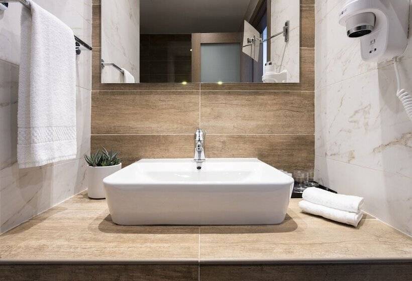 اتاق سوپریور با چشم‌انداز دریا, Waterfront