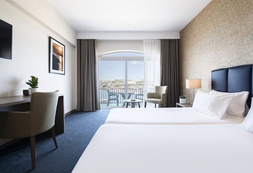 اتاق سوپریور با چشم‌انداز جانبی دریا, Waterfront