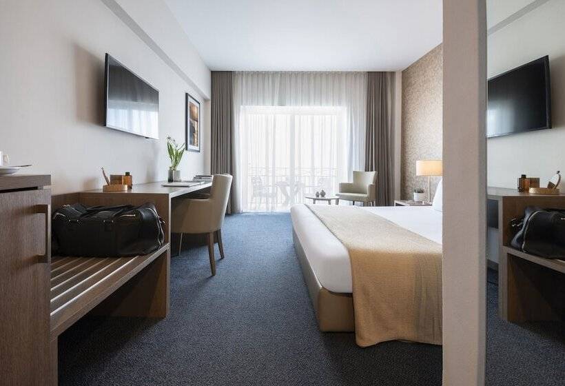 اتاق سوپریور با چشم‌انداز جانبی دریا, Waterfront