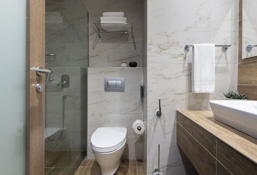 اتاق خانوادگی, Waterfront