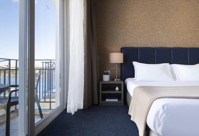 اتاق خانوادگی, Waterfront