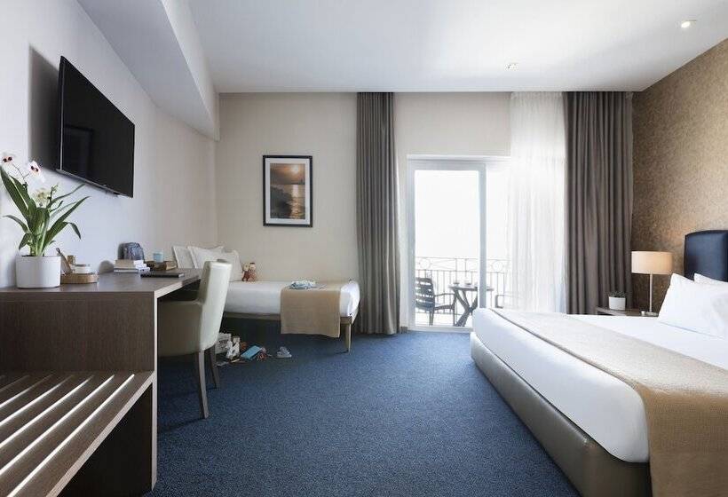 اتاق خانوادگی, Waterfront