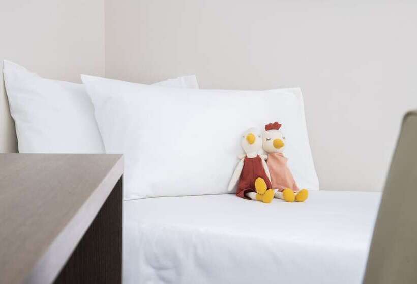 اتاق خانوادگی, Waterfront