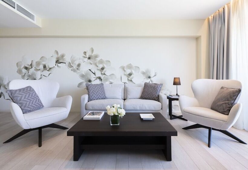 سوئیت پرزیدنت, Waterfront