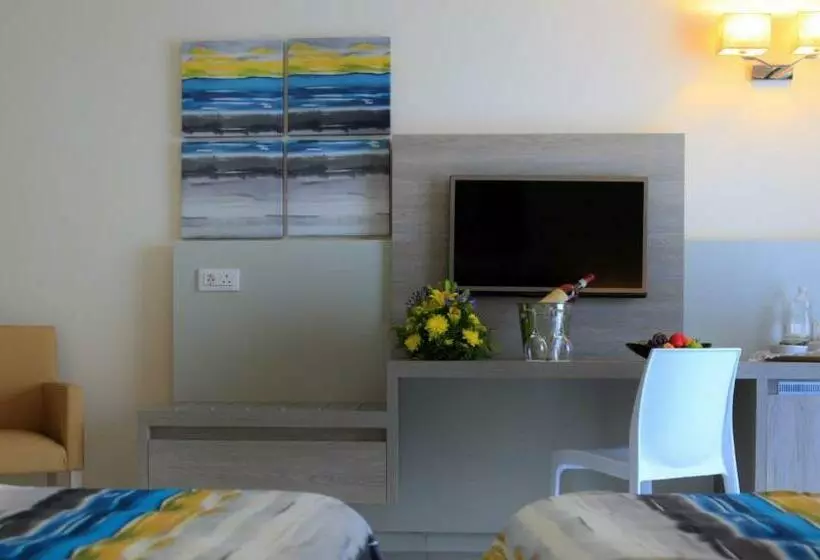 اتاق استاندارد با چشم‌انداز استخر, Riviera Spa Resort - Adults Only