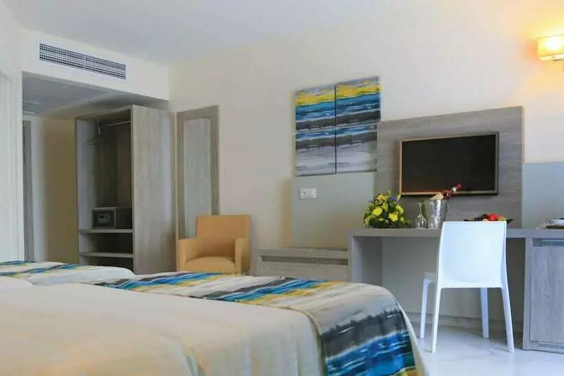 اتاق استاندارد با چشم‌انداز استخر, Riviera Spa Resort - Adults Only