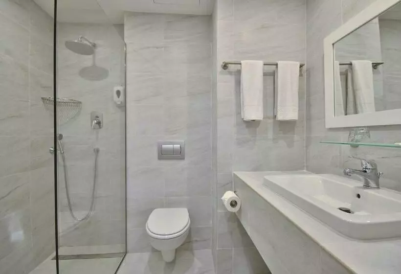اتاق خانوادگی با چشم‌انداز استخر, Riviera Spa Resort - Adults Only
