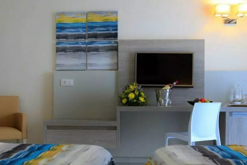 اتاق خانوادگی با چشم‌انداز استخر, Riviera Spa Resort - Adults Only