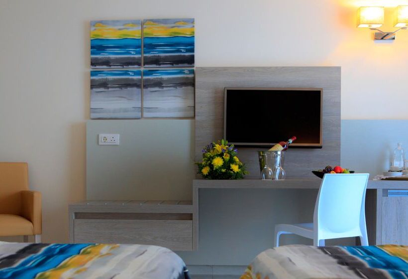 اتاق خانوادگی با چشمانداز استخر, Riviera Spa Resort - Adults Only