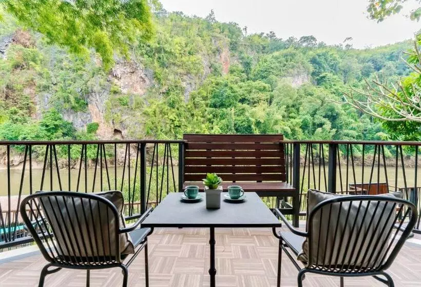 Deluxe room with river view, River Kwai Resotel