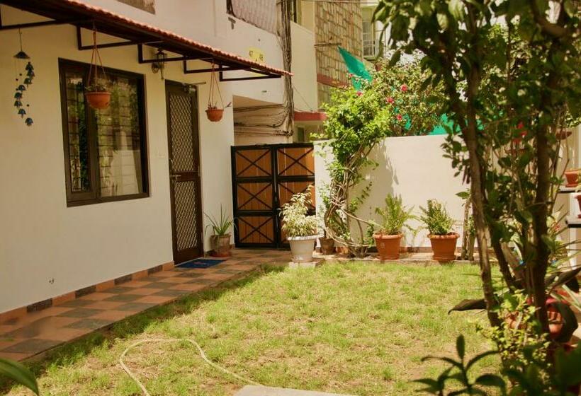 ガーデンビュースタンダードルーム, Pathik Niwas