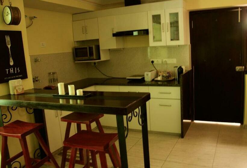 ガーデンビュースタンダードルーム, Pathik Niwas