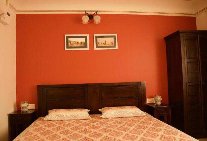 ガーデンビュースタンダードルーム, Pathik Niwas