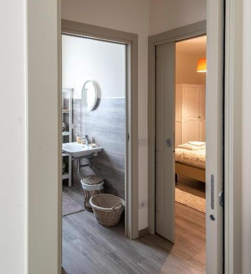 اتاق استاندارد با سرویس بهداشتی مشترک, Agriturismo Familiare I Giardini Del Lago