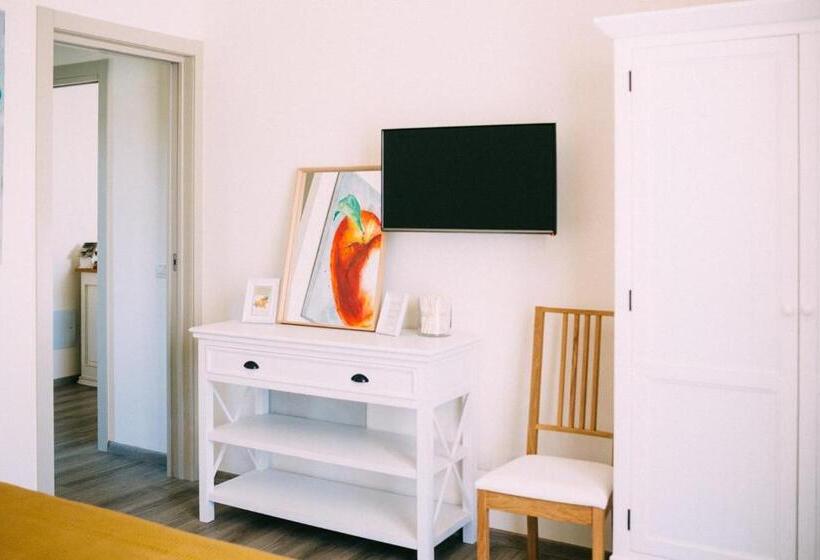 اتاق استاندارد با سرویس بهداشتی مشترک, Agriturismo Familiare I Giardini Del Lago