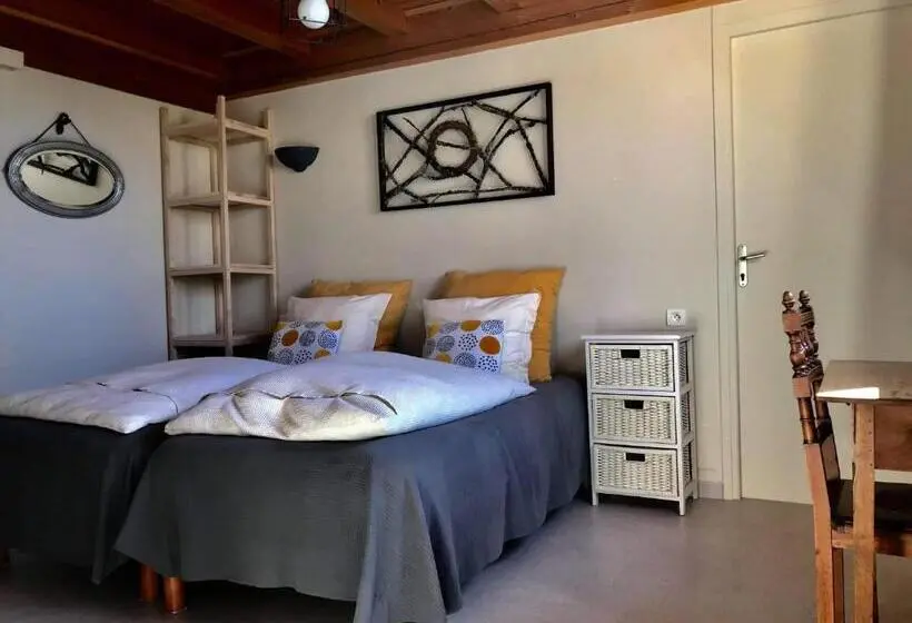 １階の１ベッドルームアパートメント, Ferme Auberge Linossier
