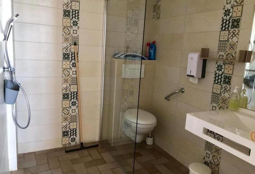 דירת חדר בקומת קרקע, Ferme Auberge Linossier