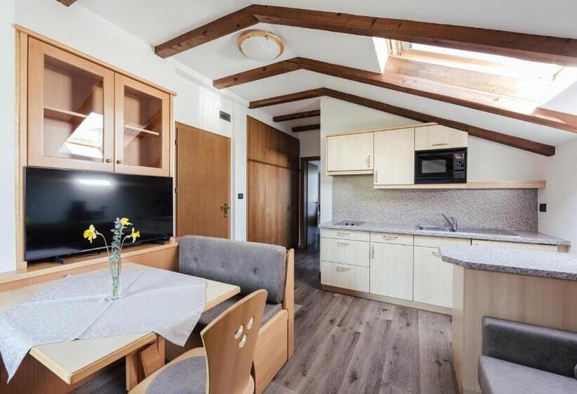 Апартаменты 1 Спальня с Балконом, Garni Sirmian