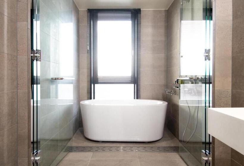 Люкс, Joytel Hotel Osaka Shinsekai