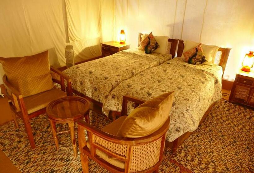 كوخ قياسي, Madho Bagh