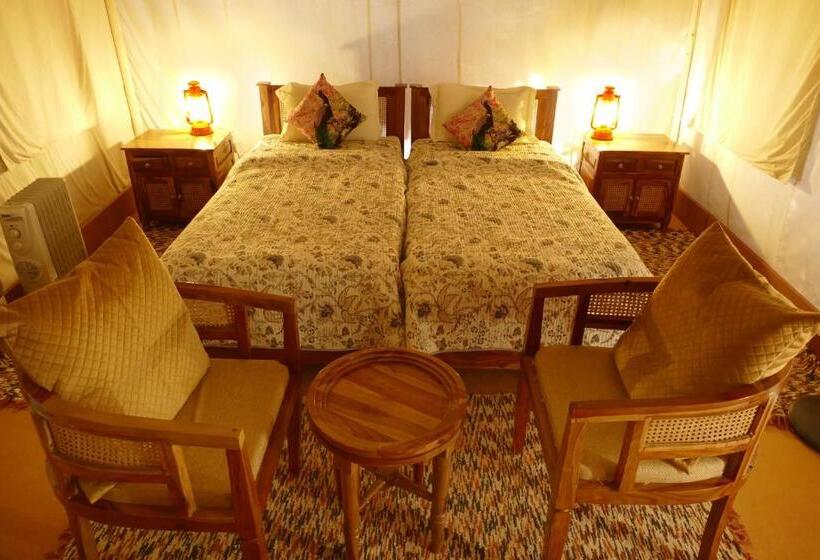 كوخ قياسي, Madho Bagh