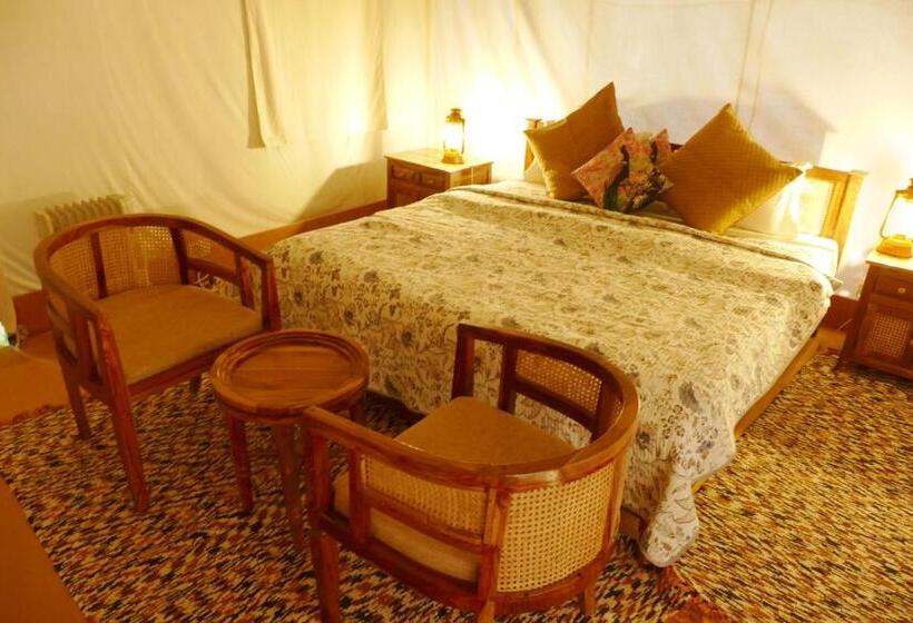 كوخ قياسي, Madho Bagh