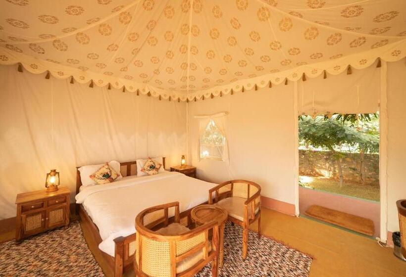 كوخ قياسي, Madho Bagh