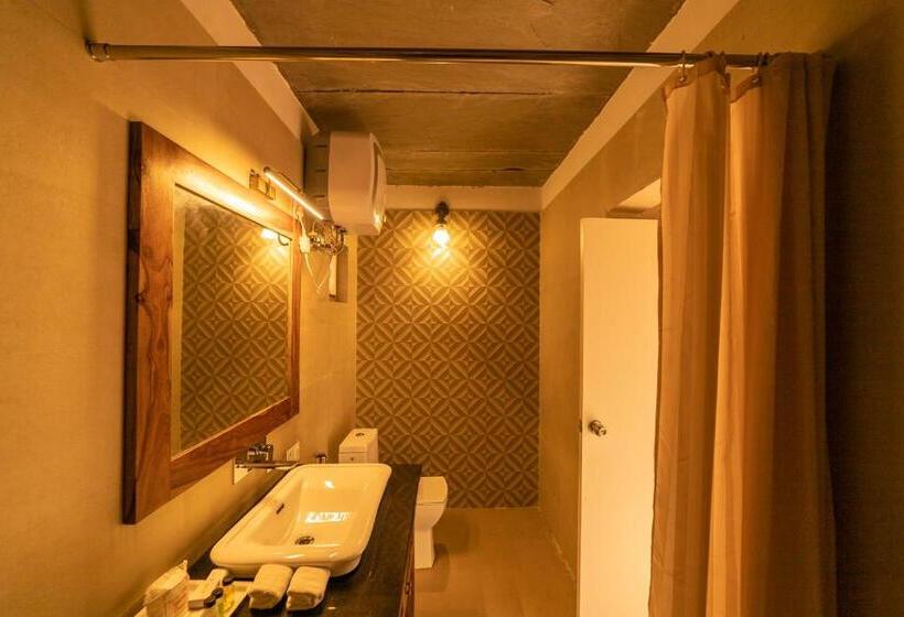 كوخ قياسي, Madho Bagh