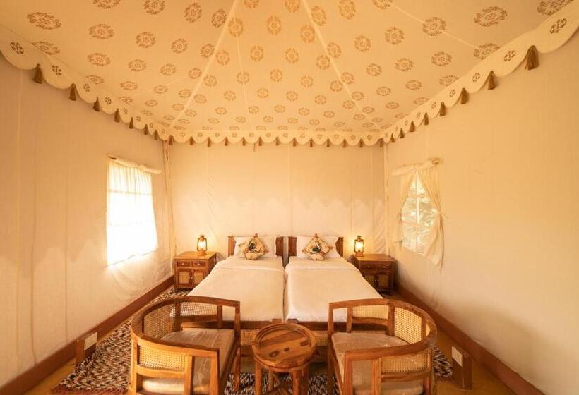 كوخ قياسي, Madho Bagh