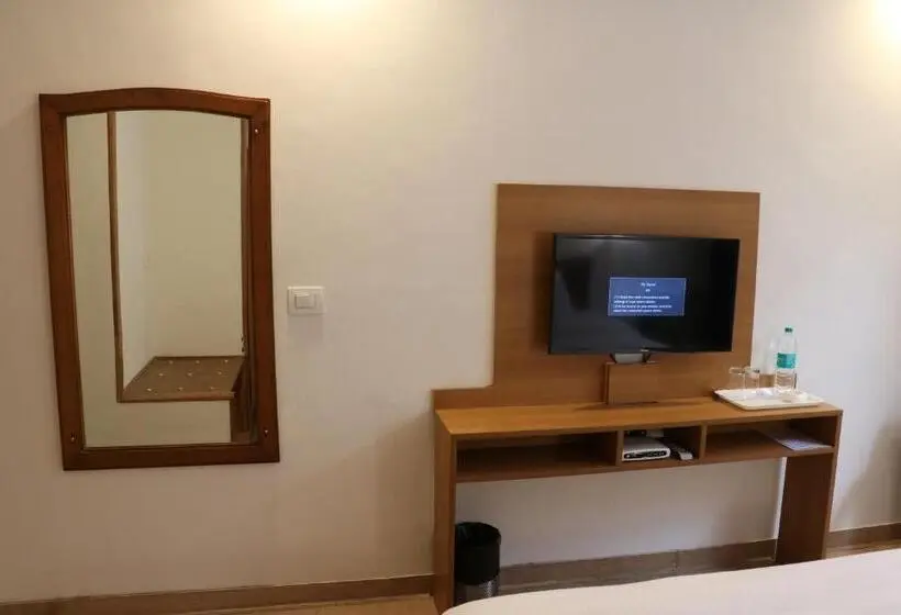 اتاق اکونومی, The Three Oaks Boutique