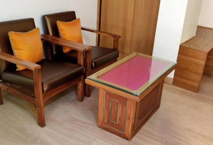 اتاق استاندارد با بالکن, The Three Oaks Boutique