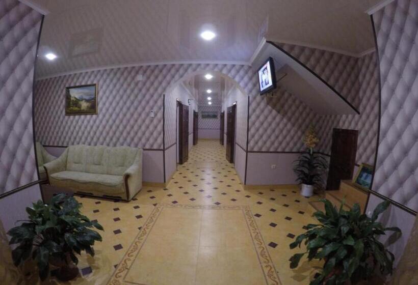 اتاق خانوادگی, Alan