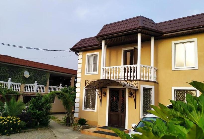 اتاق خانوادگی, Alan