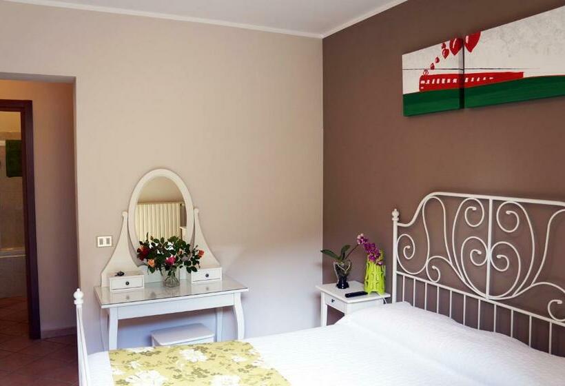 اتاق استاندارد سه نفره, Alexander Rooms