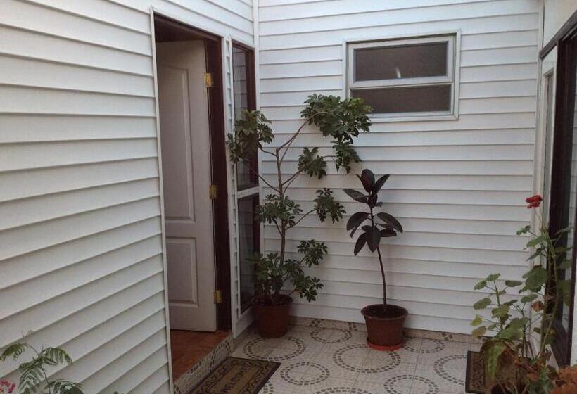 استودیوی استاندارد, Hostal Brisas Del Sur