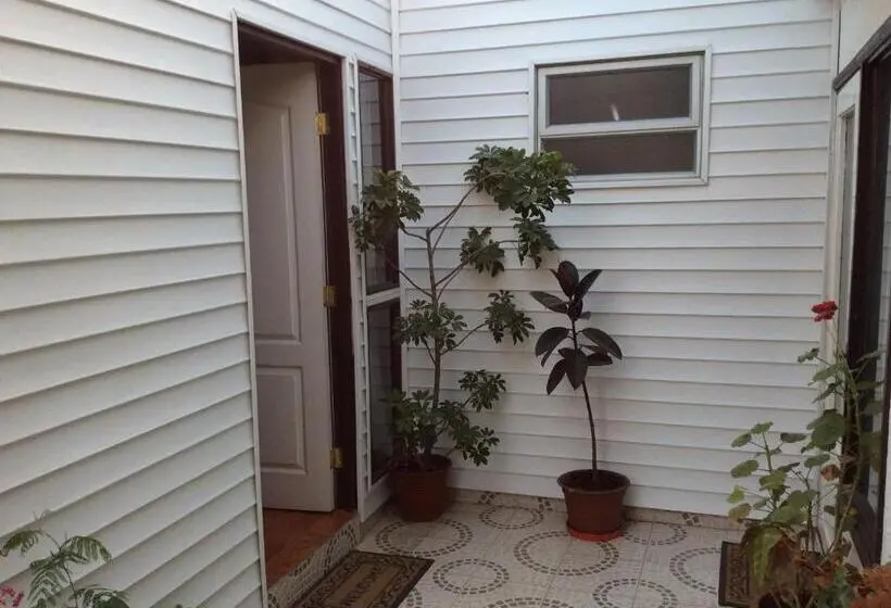 استودیوی استاندارد, Hostal Brisas Del Sur