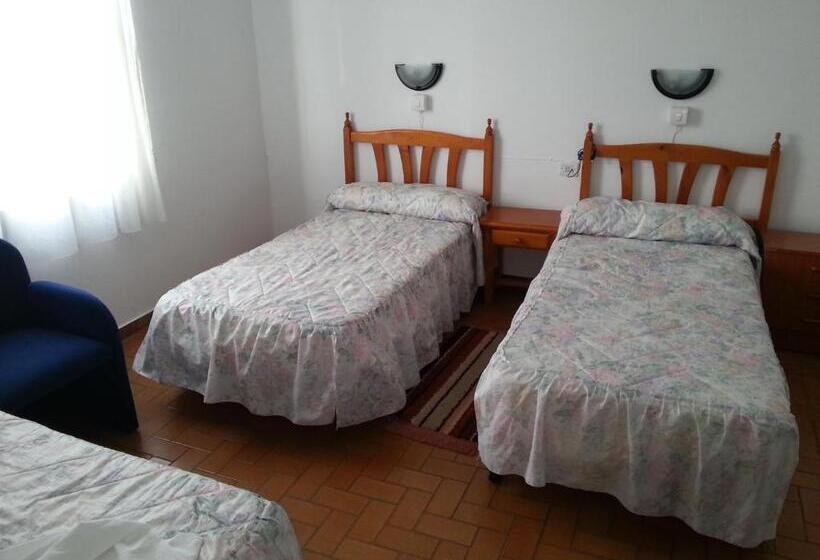 Номер Стандарт Трехместный, Hostal Del Mar