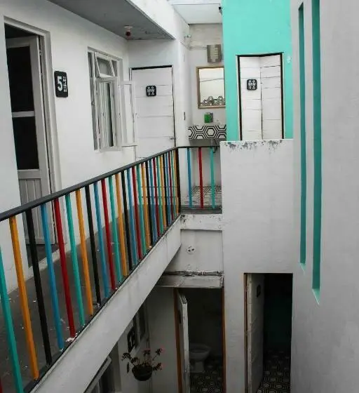 اتاق استاندارد با سرویس بهداشتی مشترک, Monkey Safari Hostel