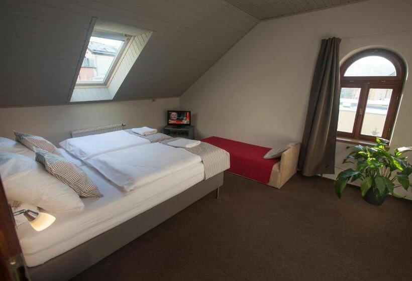 اتاق استاندارد سه نفره, Pension Půlměsíc