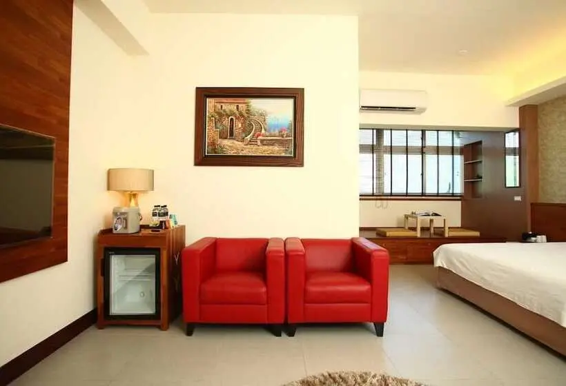 اتاق خانوادگی, When The Swallow Flying B&b