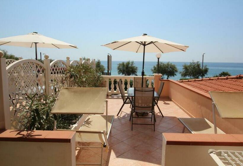 דירת חדר, Del Prado