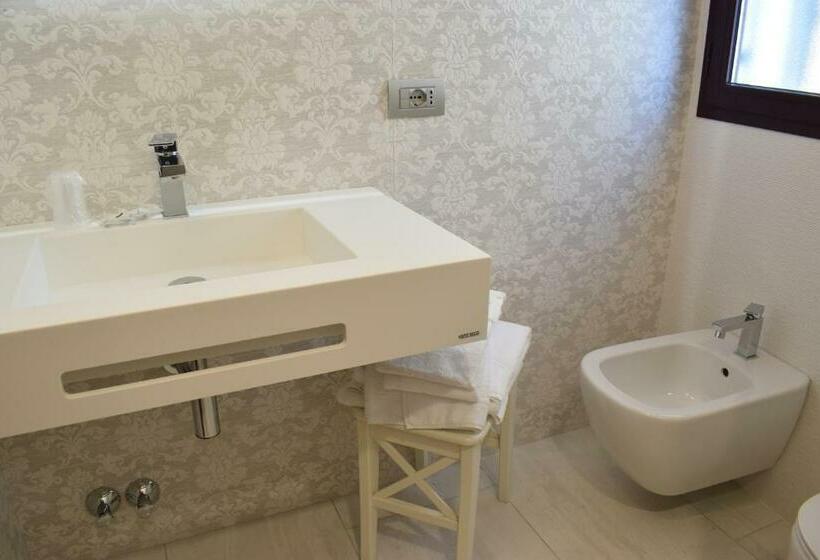 דירת חדר, Del Prado